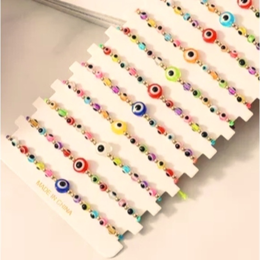 Eye bracelet adjustable
